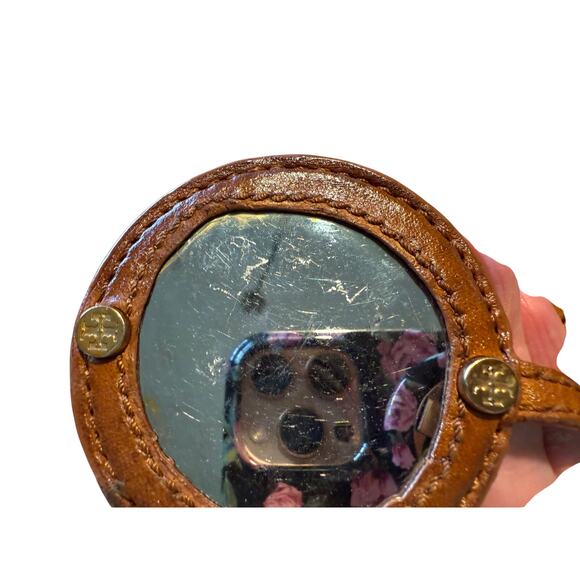 Tory Burch vintage messenger adjustable crossbody bag with metallic accents - Picture 5 of 10